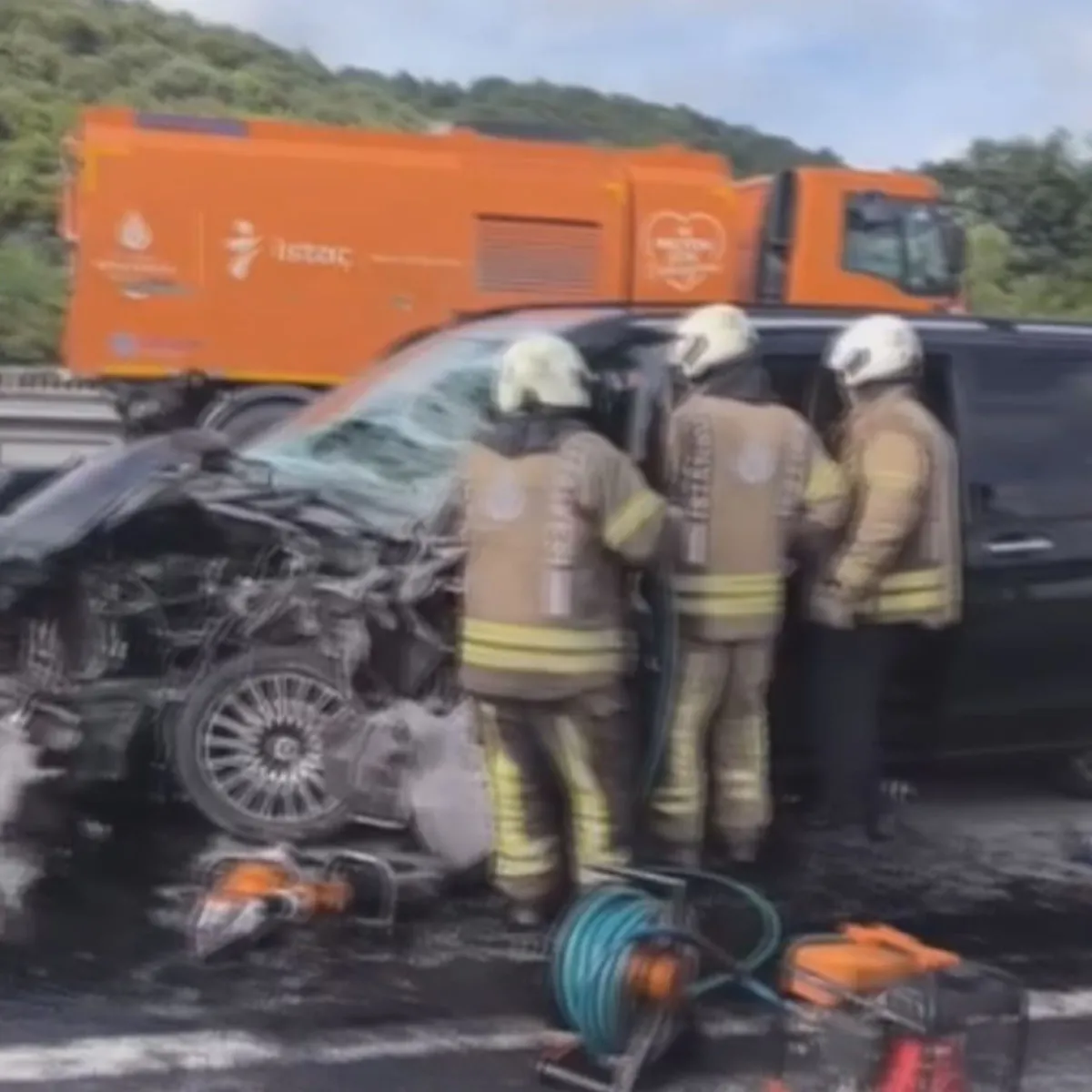 İstanbul Havalimanı yolunda minibüs ile kamyonet çarpıştı: 7 yaralı