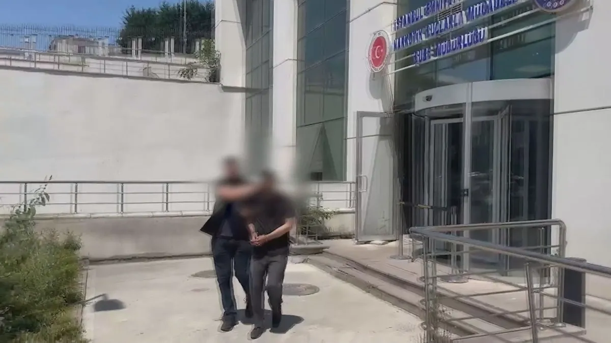 İstanbul Havalimanı'nda midesinde uyuşturucuyla yakalanan İranlı tutuklandı