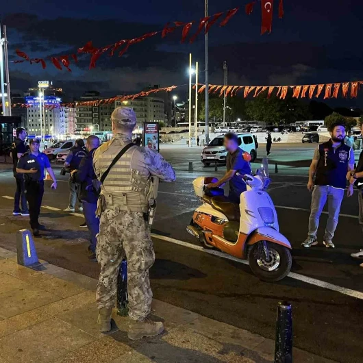 İstanbul'da Huzur Uygulaması: Şüpheli Araçlar Tek Tek Durduruldu