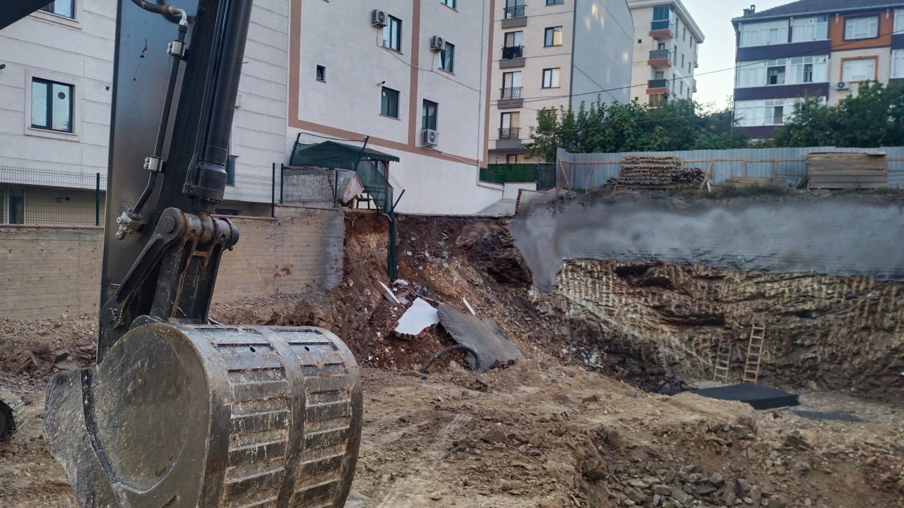 İstanbul'da İstinat Duvarı Çökmesi: 32 Kişi Tahliye Edildi