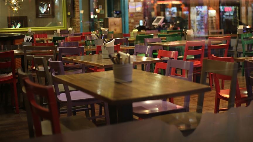İstanbul'da kafeler yeni hafta sonu yasağıyla karşı karşıya