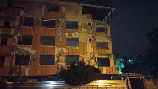 İstanbul Kartal'da Kentsel Dönüşümdeki Bina Kısmen Çöktü