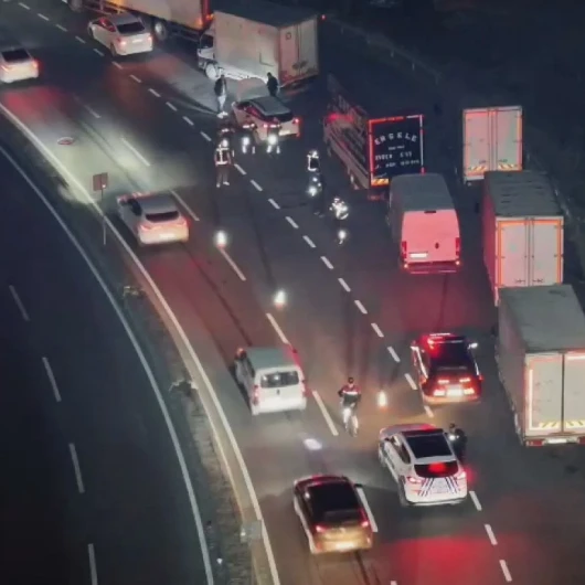 İstanbul Küçükçekmece'de Asayiş Baskını: 2 Firari Yakalandı