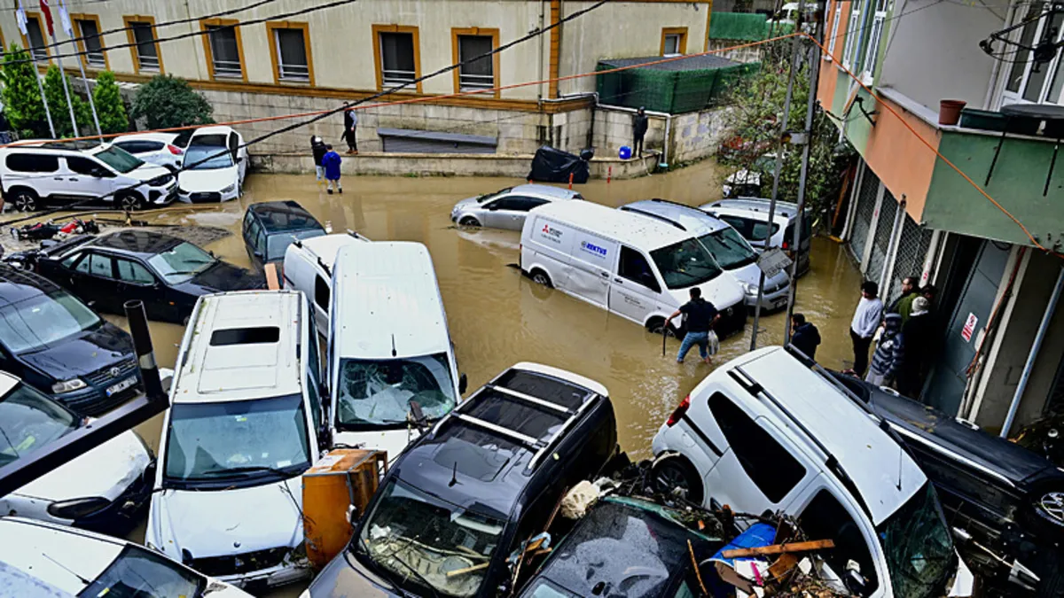 İstanbul'da Mega El Nino: 3 Aylık Yağış Bir Günde Düştü, 2 Ölü