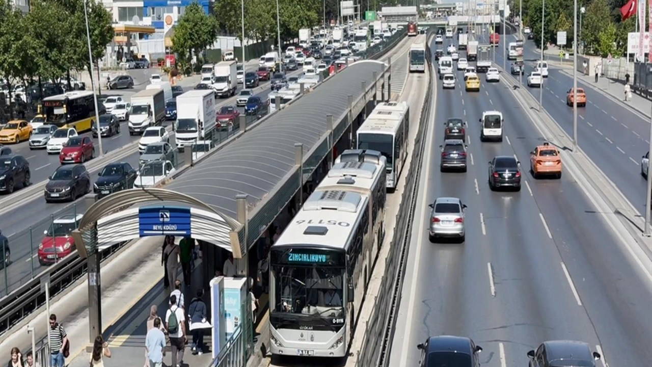 İstanbul'da Metrobüs Durağında Cinayet: Bir Şüpheli Tutuklandı