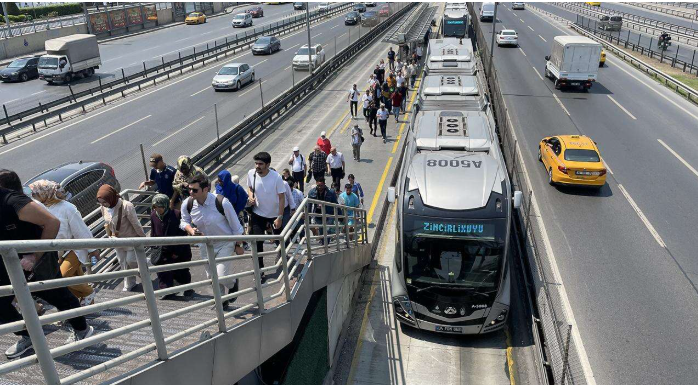 İstanbul'da 15 Temmuz Koşusu Nedeniyle Metrobüs Durakları Kapatılıyor