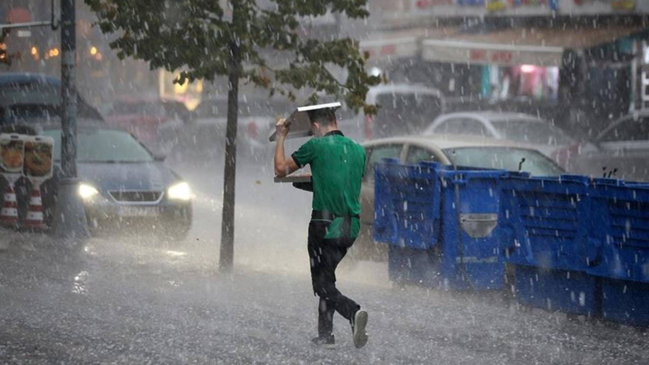 İstanbul'da perşembe günü kuvvetli sağanak uyarısı: Sel ve su baskını riski
