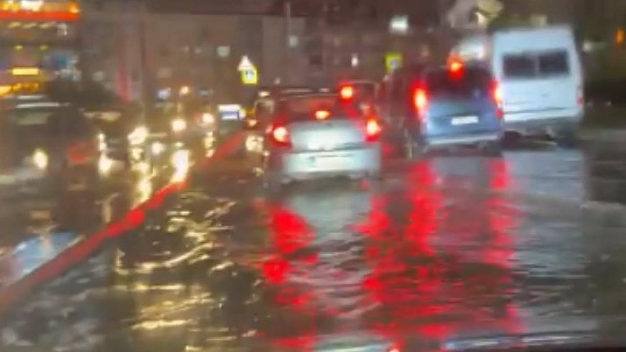 İstanbul'da Sağanak Alarmı: AKOM Uyardı, Yağış Etkili Oldu