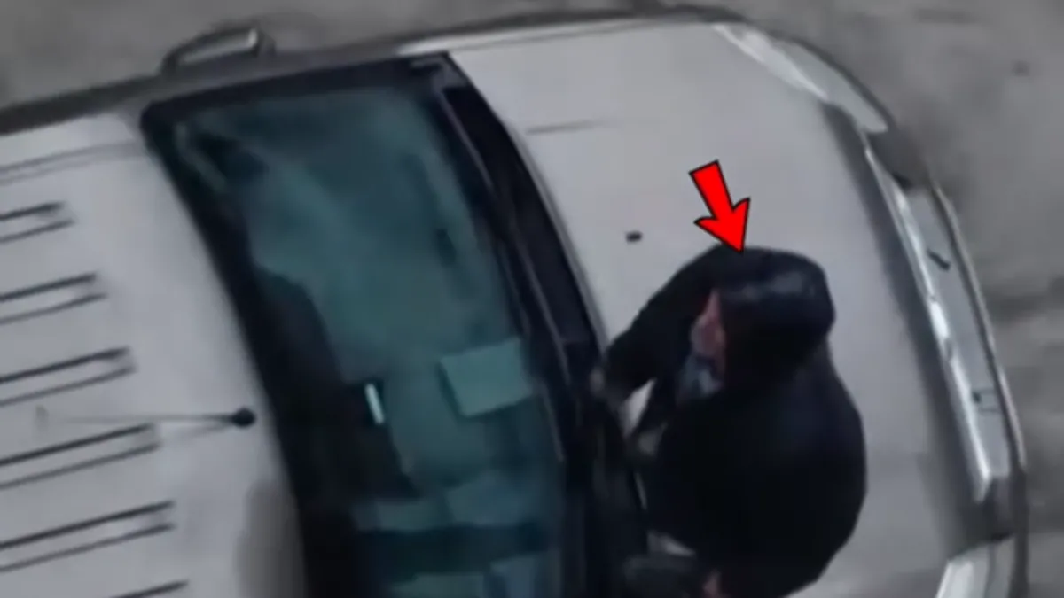 İstanbul'da Sağanak Felç Etti: Yollar Göle Döndü, Vatandaş Son Anda Kurtuldu