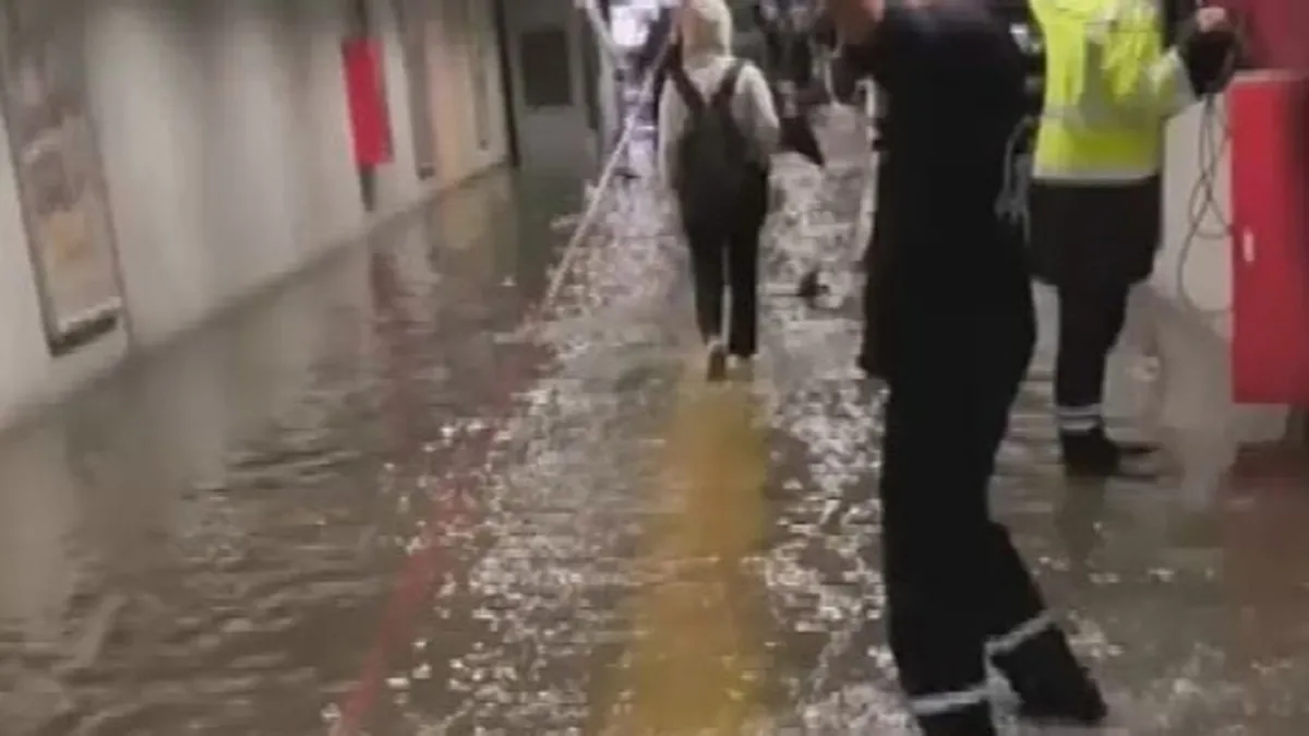 İstanbul'da Sağanak Felç Etti: Metro İstasyonları Sular Altında