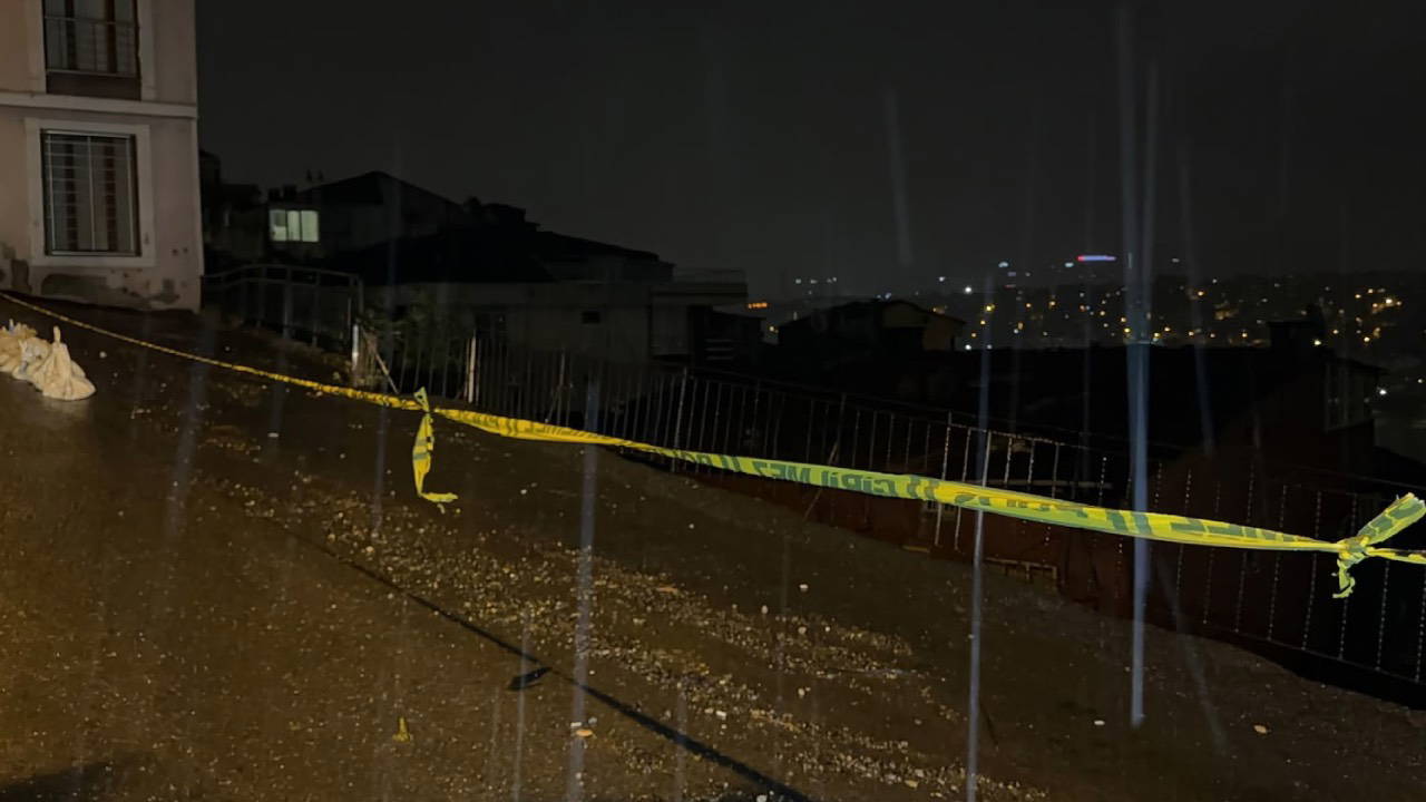 İstanbul'da Sağanak Sonrası Toprak Kayması: 25 Kişi Tahliye Edildi