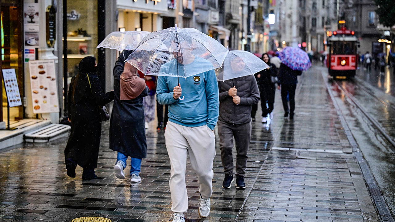 İstanbul'da Sağanak Yağış Alarmı: AKOM Tarih Verdi