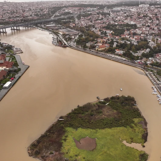 İstanbul'da Sel Felaketi Havadan Görüntülendi: Haliç Kahverengine Büründü