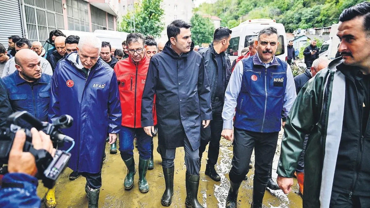 İstanbul sel felaketinde devlet tüm imkânlarıyla sahada