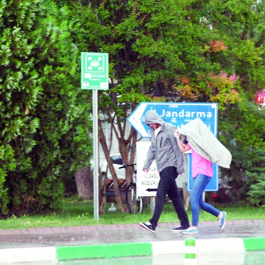 İstanbul’da Sıcaklar Yarın Yerini Serin ve Yağışlı Havaya Bırakıyor