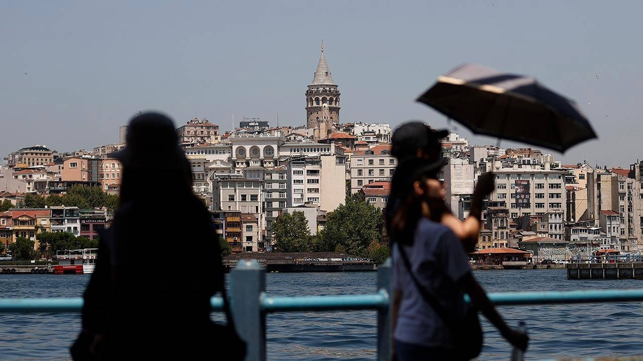 İstanbul'da Sıcaklık 33 Dereceyi Bulacak: Hissedilen Sıcaklık 10 Derece Daha Fazla Olabilir