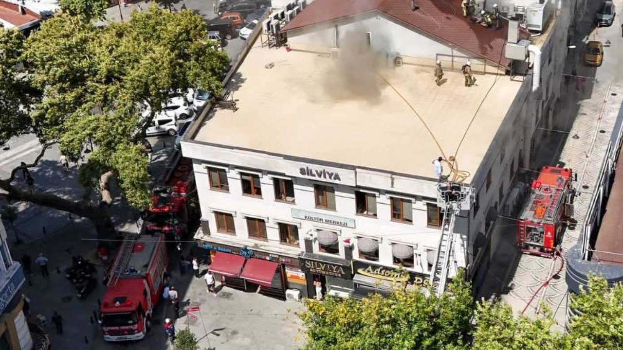 İstanbul Silivri'de Restoranda Yangın: 6 Kişi Mahsur Kaldı