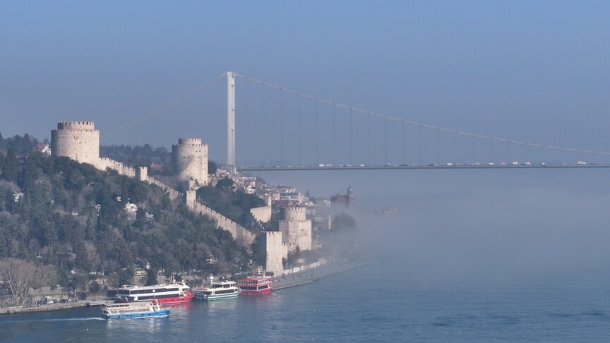 İstanbul'da Sis Felaketi: Vapur Seferleri İptal, Görüş Mesafesi Düştü