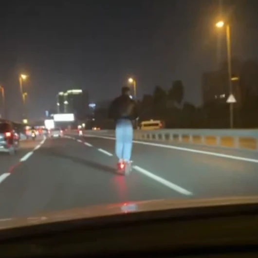 İstanbul'da Skuterle Otoyolda 70 km Hız Paniği