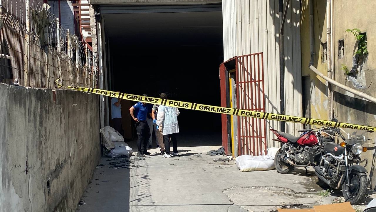İstanbul'da Tekstil Atölyesinde Yük Asansörü Faciası: İşçi Ağır Yaralandı