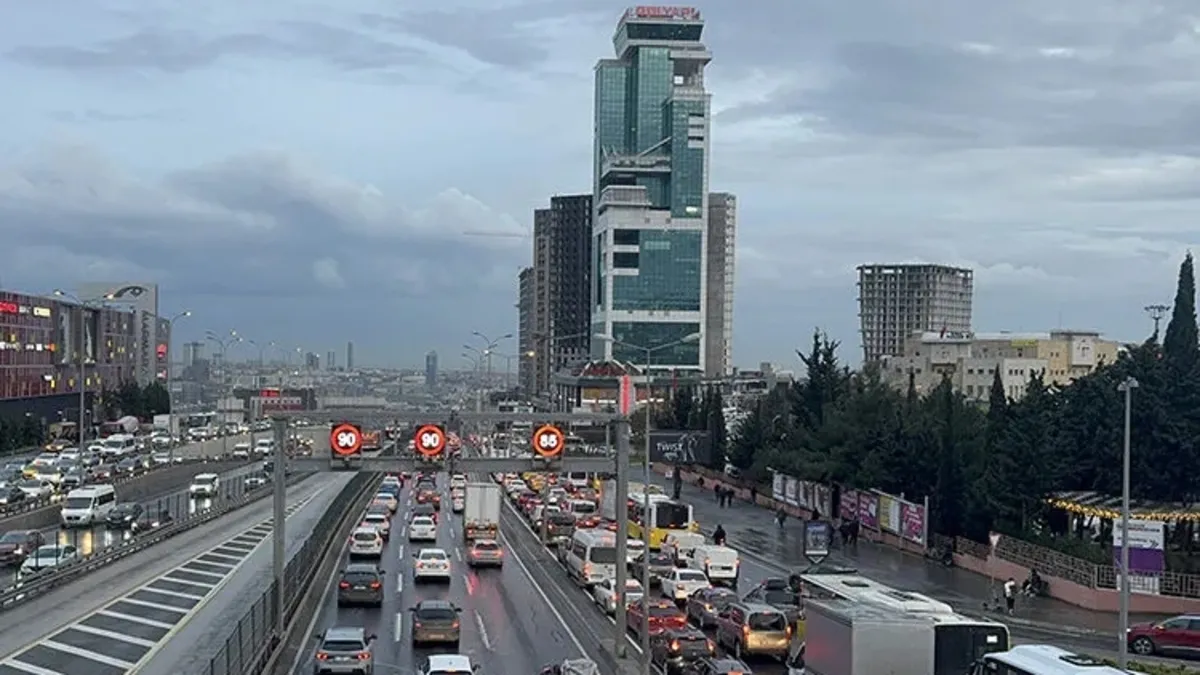 İstanbul'da Bugün Trafiğe Kapanacak Yollar: Tam Liste ve Alternatif Güzergahlar