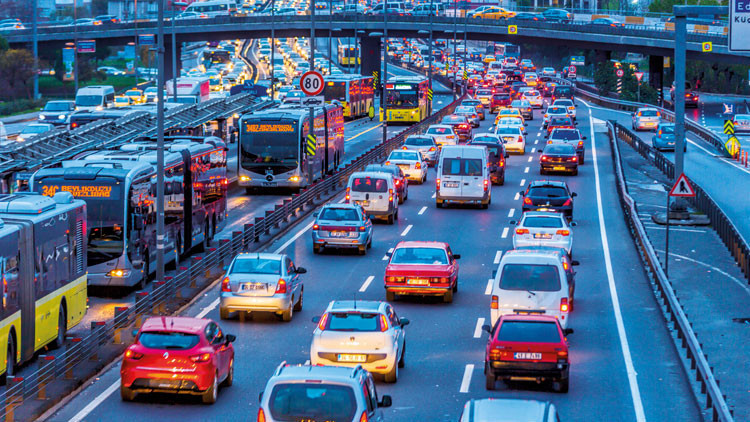 İstanbul Trafiği Ömürden Çalıyor: Yıllık 12 Gün Kayıp