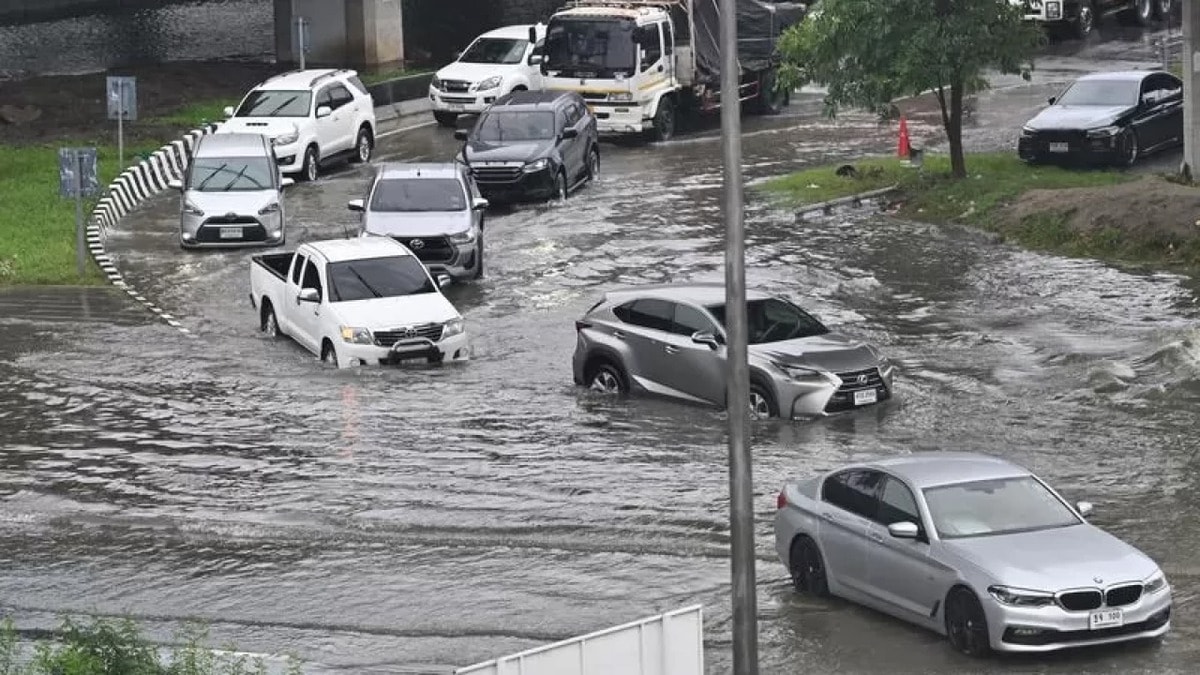 İstanbul trafiğinde yağmur felci: Yoğunluk yüzde 89'a fırladı