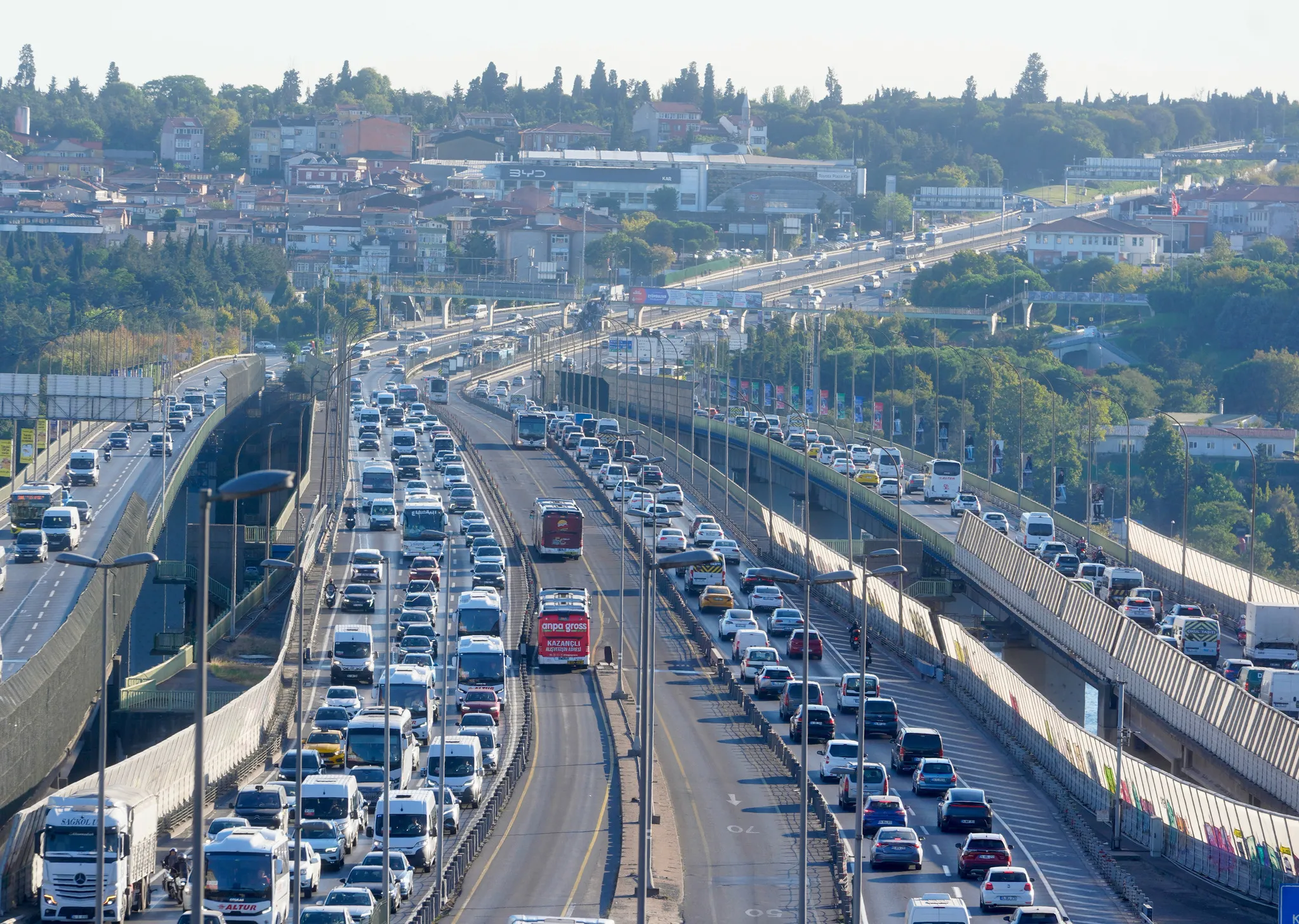 İstanbul'da Trafik Kilitlendi: Anadolu Yakası'nda Yoğunluk %83