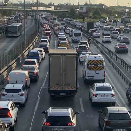 İstanbul'da Trafik Yoğunluğu İkinci Günde Yüzde 58'e Çıktı