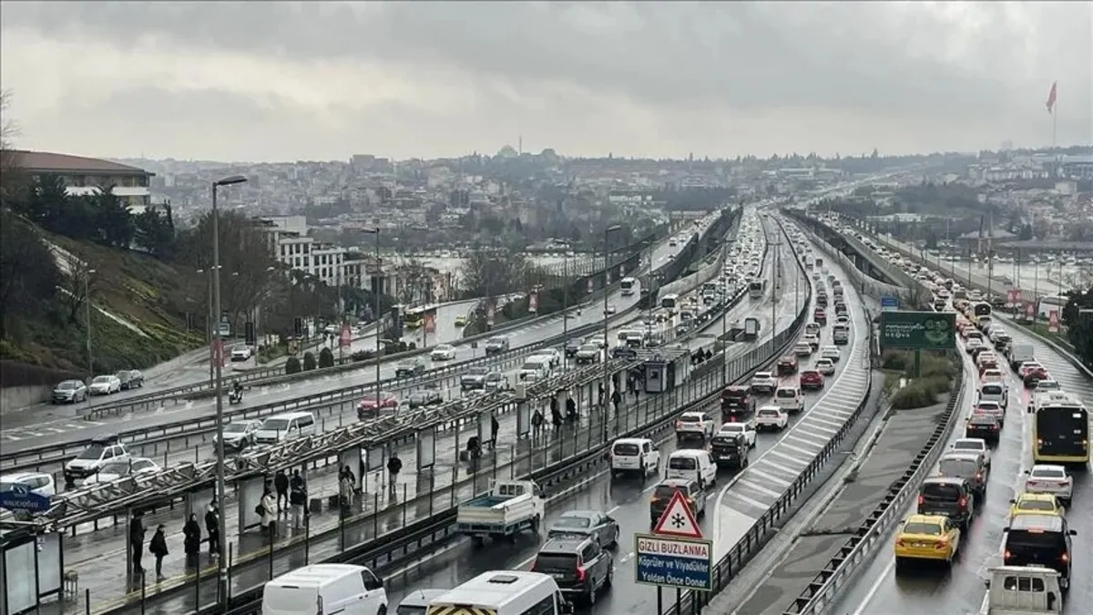 İstanbul'da Trafik Yoğunluğu Yüzde 78'e Ulaştı: Yağış Etkili