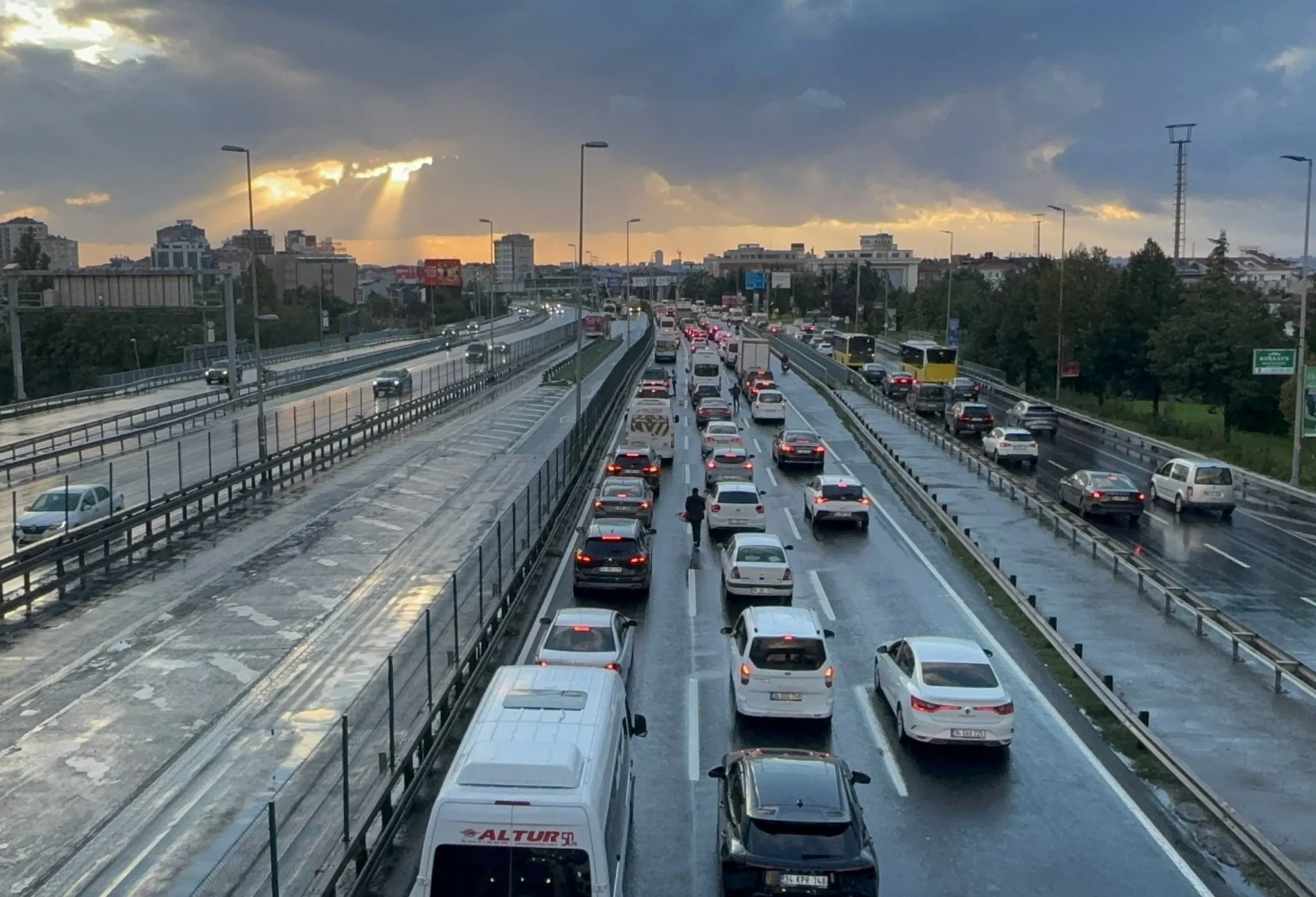 İstanbul'da Trafik Yoğunluğu Yüzde 81'e Ulaştı