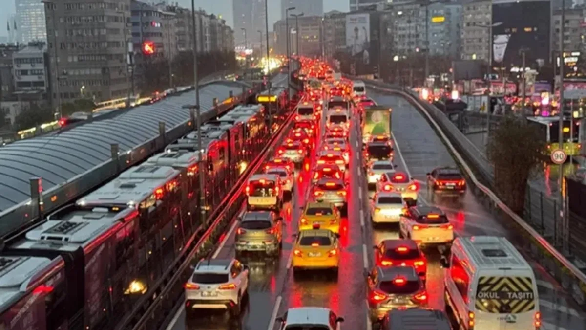 İstanbul'da Trafik Yoğunluğu Yüzde 90'a Dayandı