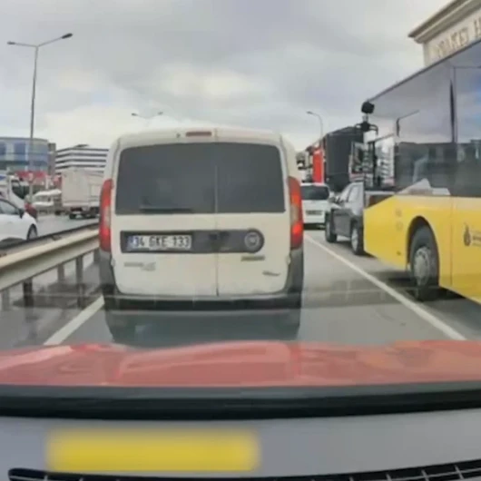 İstanbul’da Trafikte Kaynak Tartışması: İETT Şoförü ile Sürücü Karşı Karşıya