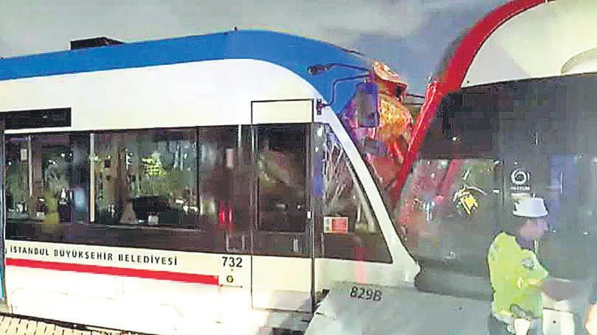 İstanbul'da Tramvay Kazası: T1 Hattında Kafa Kafaya Çarpışma