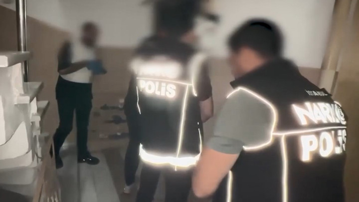 İstanbul'da uyuşturucu operasyonu: 198 kilogram skunk ve kokain ele geçirildi