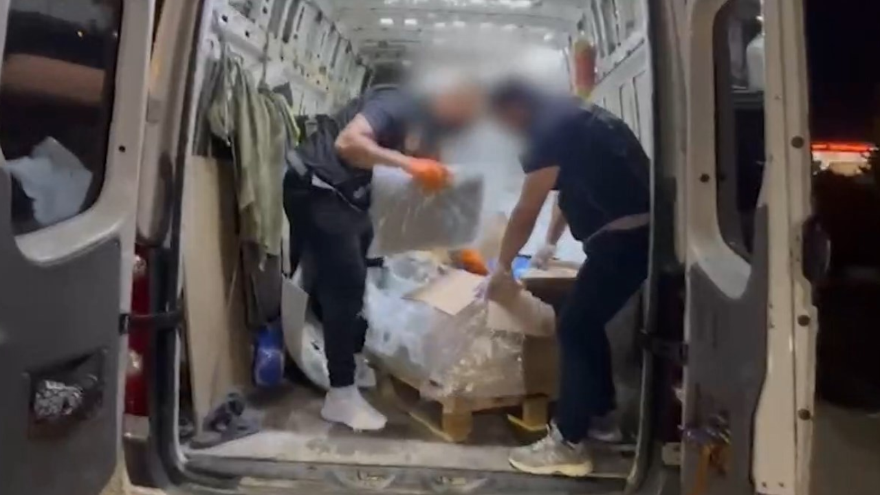 İstanbul'da iki araçtaki operasyonda 27 kilo uyuşturucu ele geçirildi