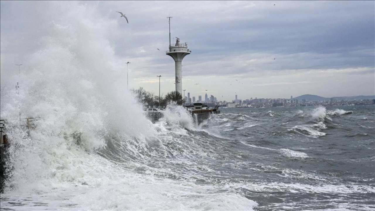 İstanbul Valiliği'nden Marmara'da Fırtına Uyarısı: Rüzgar 75 km/saat