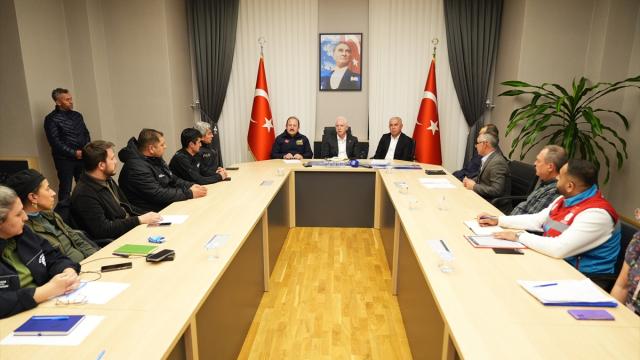 İstanbul Valisi Gül, Şile'deki sel bölgesinde koordinasyon ekibiyle buluştu