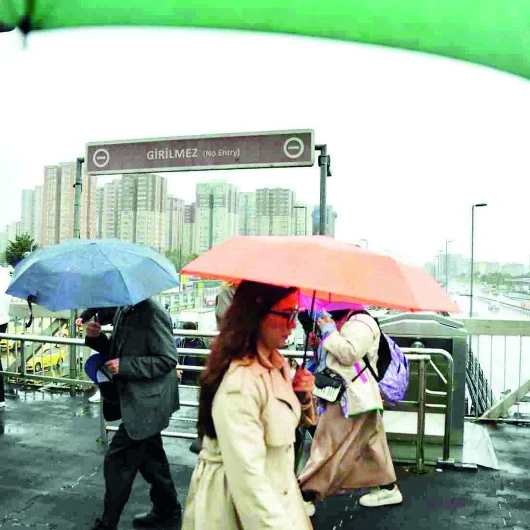 İstanbul ve 8 İl İçin Sarı Alarm: Sağanak Hayatı Felç Etti