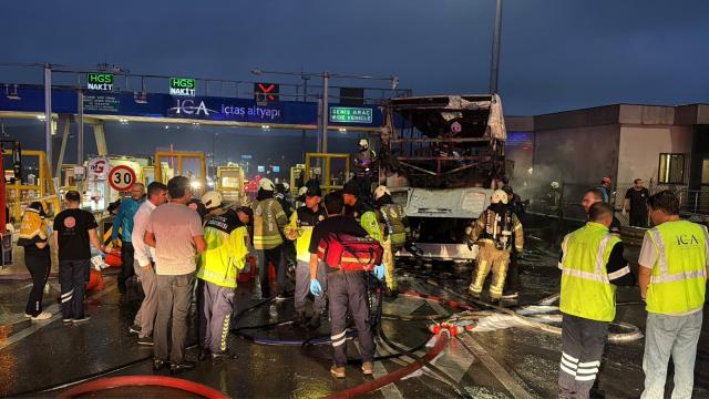 İstanbul'da yolcu otobüsü bariyerlere çarptı: 2 ölü, 4 yaralı