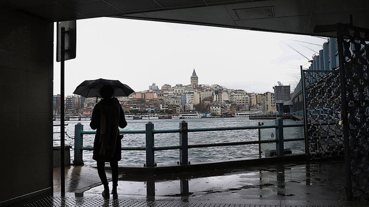 İstanbul'a kuvvetli sağanak uyarısı: AKOM saat verdi