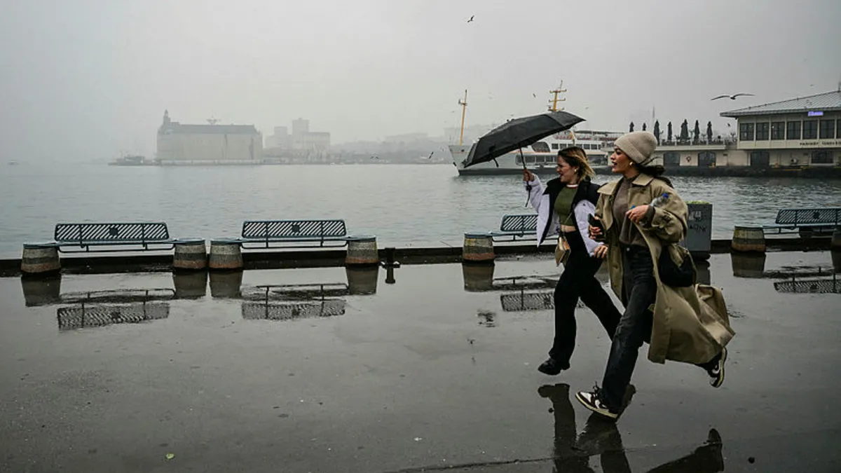 İstanbul'a kuvvetli sağanak uyarısı: Meteoroloji harita yayımladı