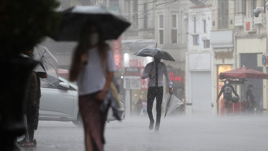 İstanbul'a yağmur uyarısı: Cuma günü serin ve yağışlı hava etkili olacak