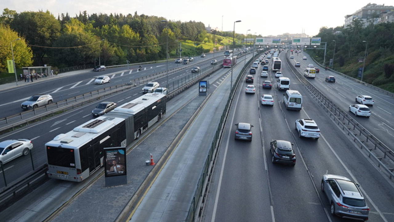 İstanbul'da 15 Temmuz'da Metrobüs Güzergahı Değişiyor