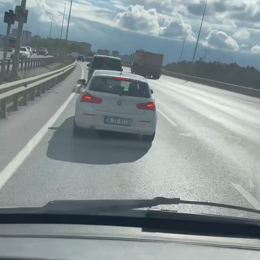 İstanbul'da Ambulansa Yol Vermeyen Sürücüye Tepki Yağdı