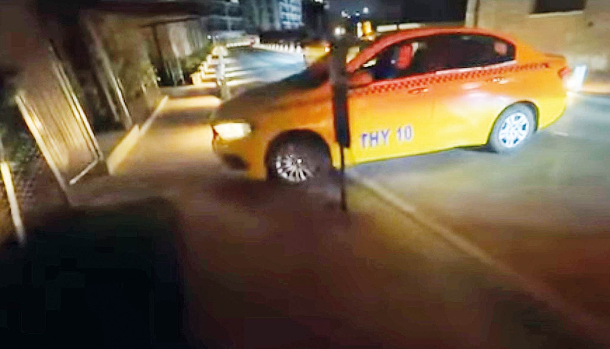 İstanbul'da Amerikalı Yayıncıyı Dolandıran Taksici Tutuklandı