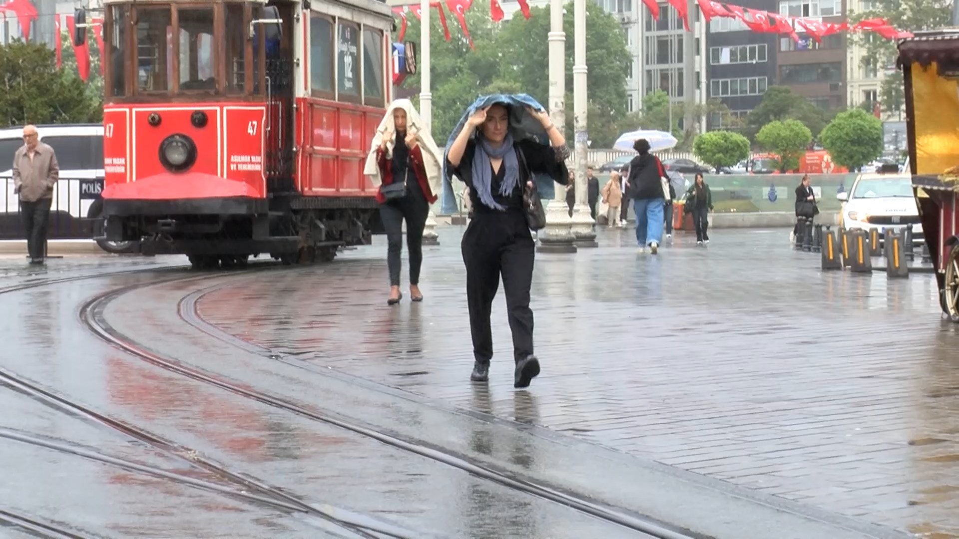 İstanbul'da bunaltıcı sıcaklar yerini yağmura bırakacak