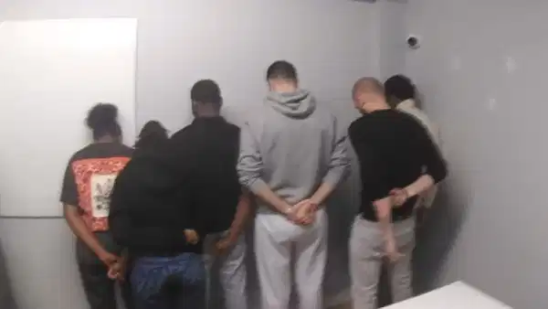 İstanbul'da Çağrı Merkezi Operasyonu: 62 Gözaltı, 32 Deport