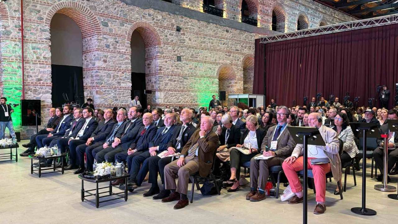 İstanbul'da Çocuk Beslenmesi Zirvesi: Bilim İnsanları Buluştu