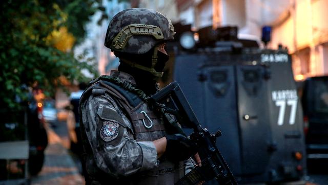 İstanbul'da Eşzamanlı Operasyon: 7 Şüpheli Uzun Namlulu Silah ve Bombayla Yakalandı
